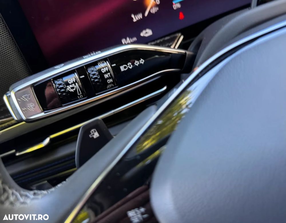 Cadillac Escalade - 26