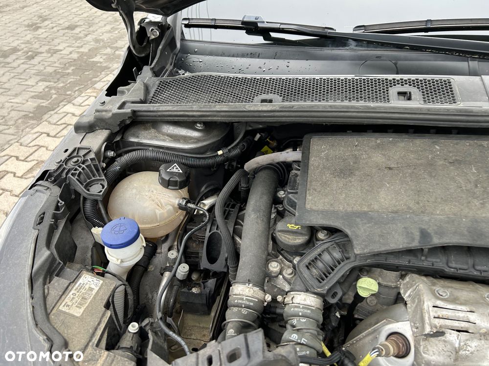 Peugeot 208 - 32