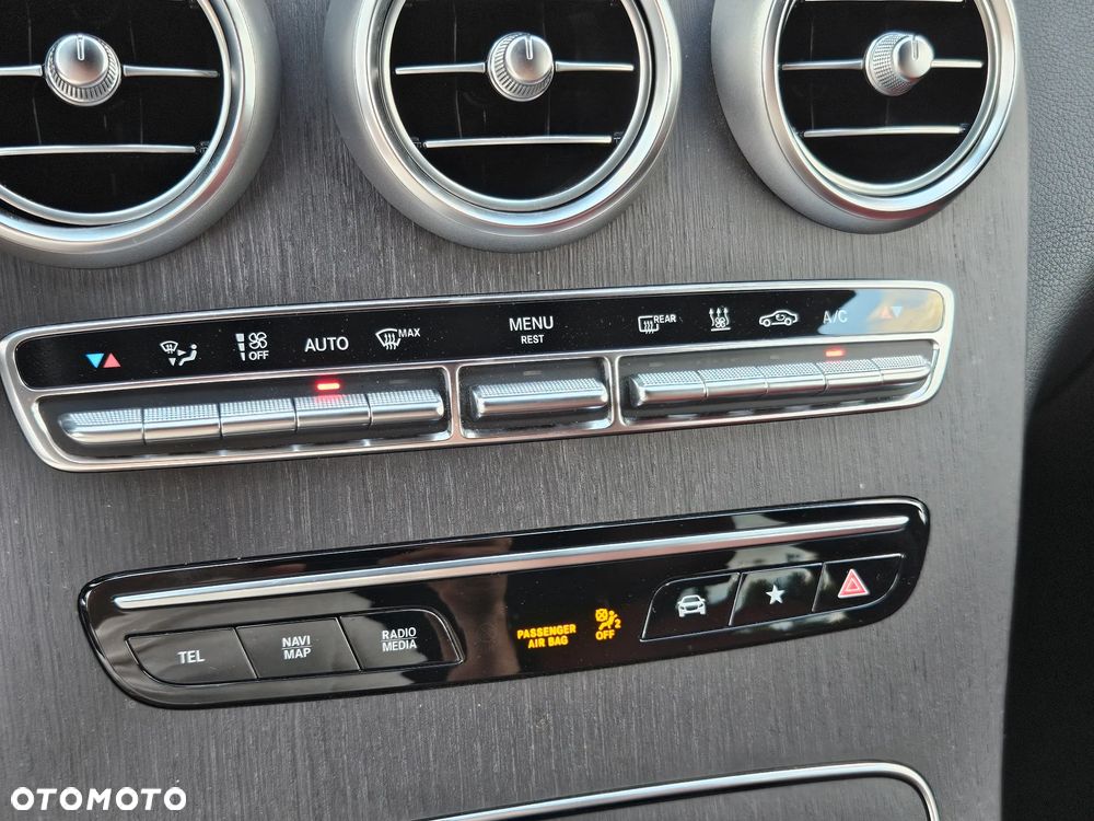 Mercedes-Benz GLC 220 d 4Matic 9G-TRONIC AMG Line Plus - 26