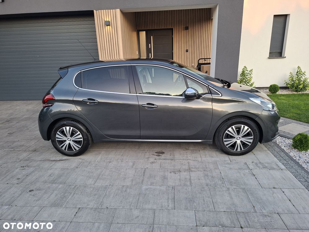 Peugeot 208 - 5