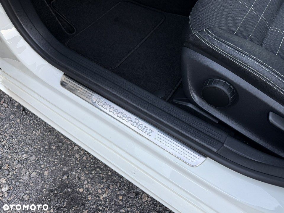 Mercedes-Benz CLA 180 AMG Line - 29
