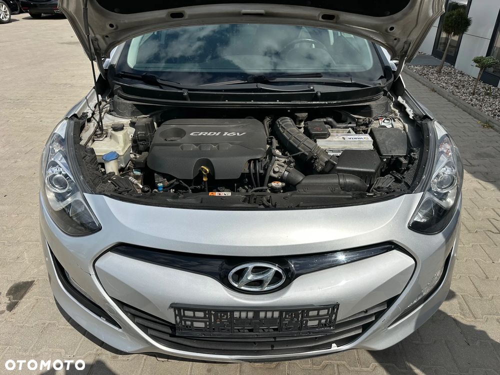 Hyundai i30 blue 1.6 CRDi Trend - 12