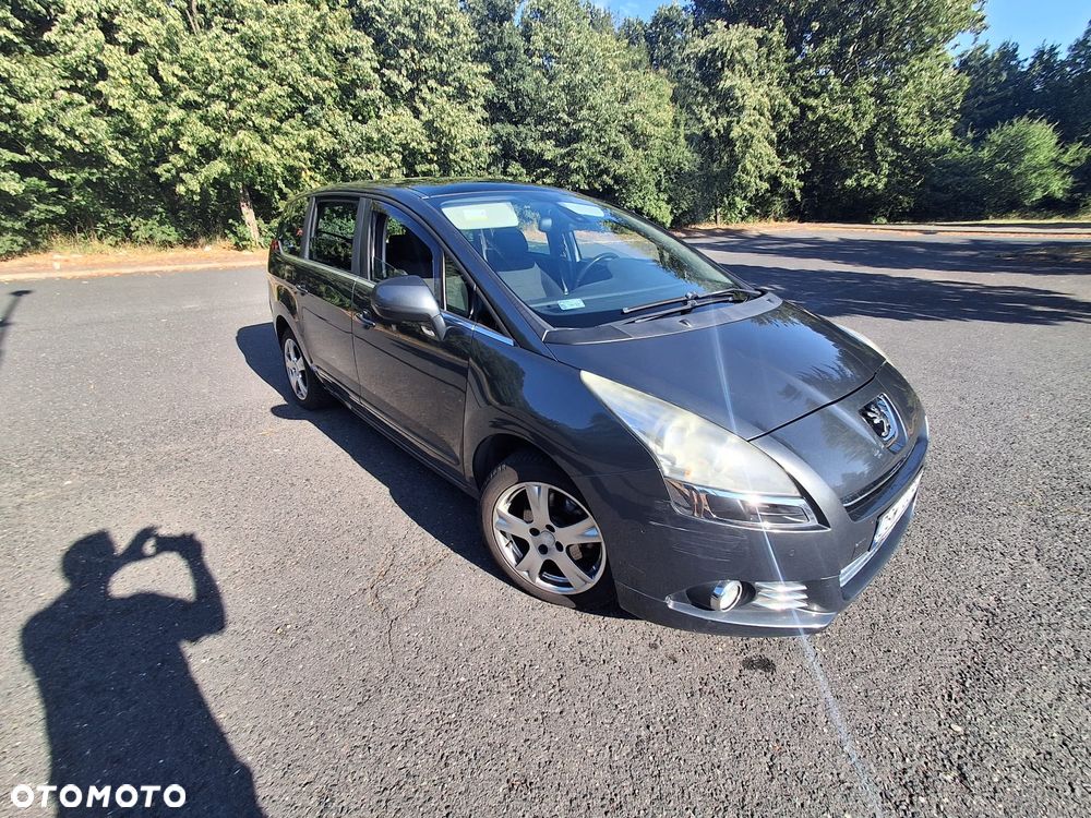 Peugeot 5008 1.6 THP Premium + - 1