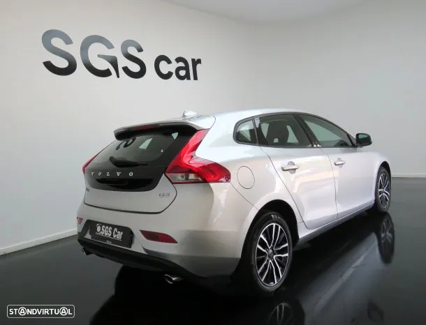 Volvo V40 2.0 D3 Momentum - 3