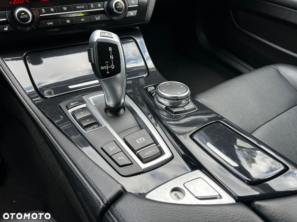 BMW Seria 5 525d xDrive Sport-Aut - 34