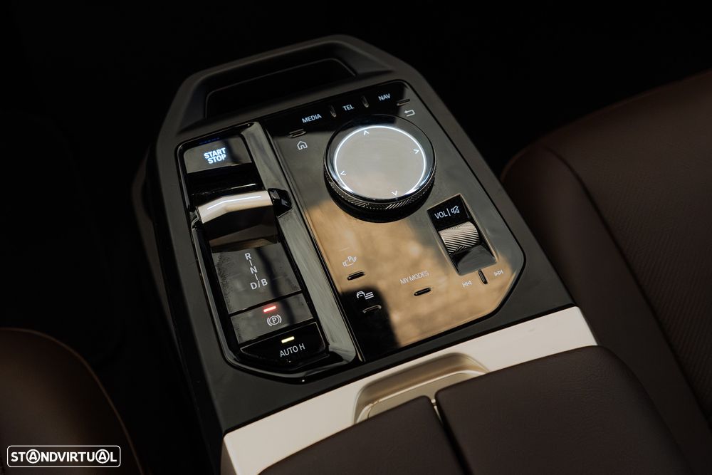 BMW iX xDrive 40 Pack Desportivo - 15
