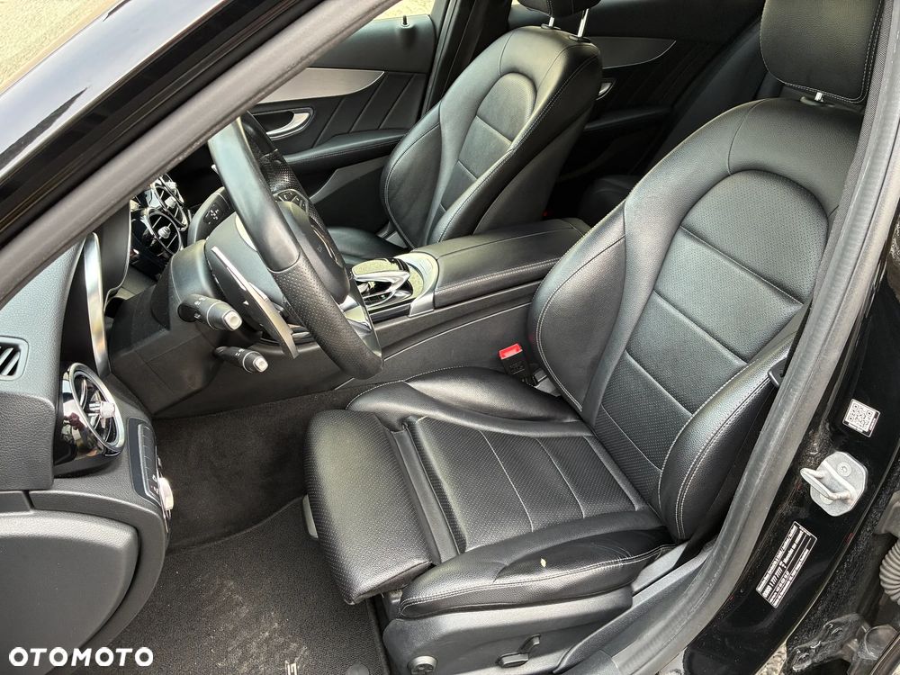 Mercedes-Benz Klasa C 220 d 4Matic 9G-TRONIC AMG Line - 23