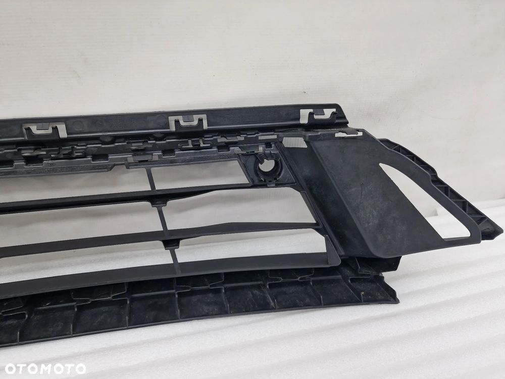 BMW F45 2 LIFT 17-20 , NA PDC , KRATKA ŚRODKOWA ZDERZAKA PRZEDNIEGO PRZÓD , NR 19593510 / 7460158 / 7460159 / 7464123 , NR AUKCJI K318 - 10