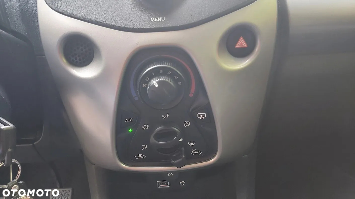 Toyota Aygo x-play - 30
