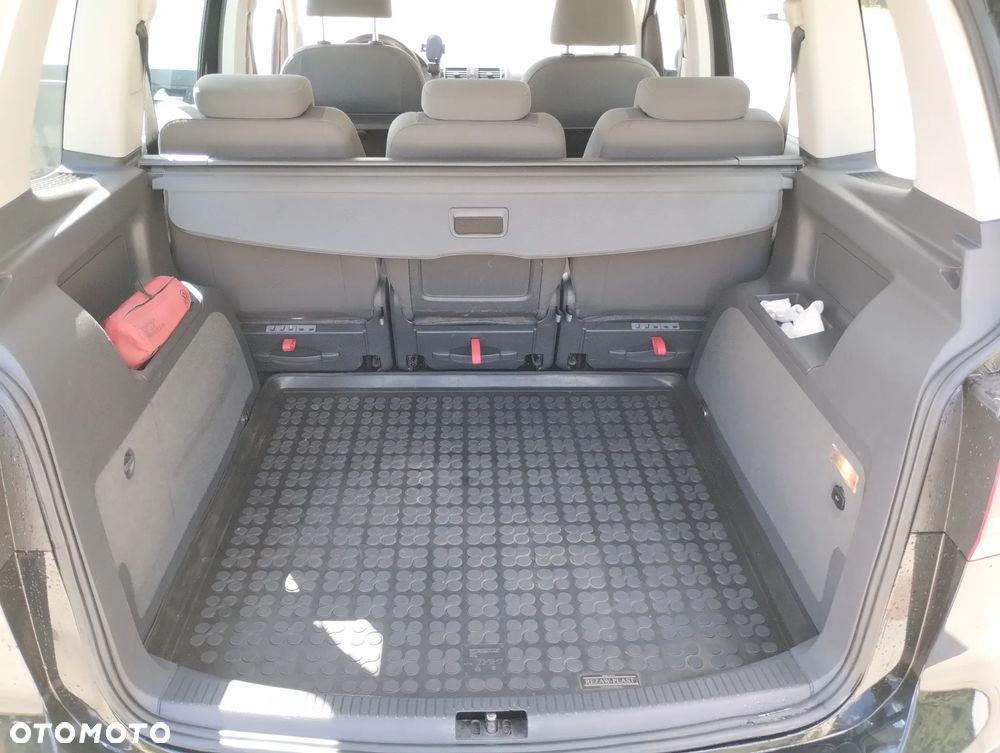 Volkswagen Touran 2.0 TDI Highline - 13