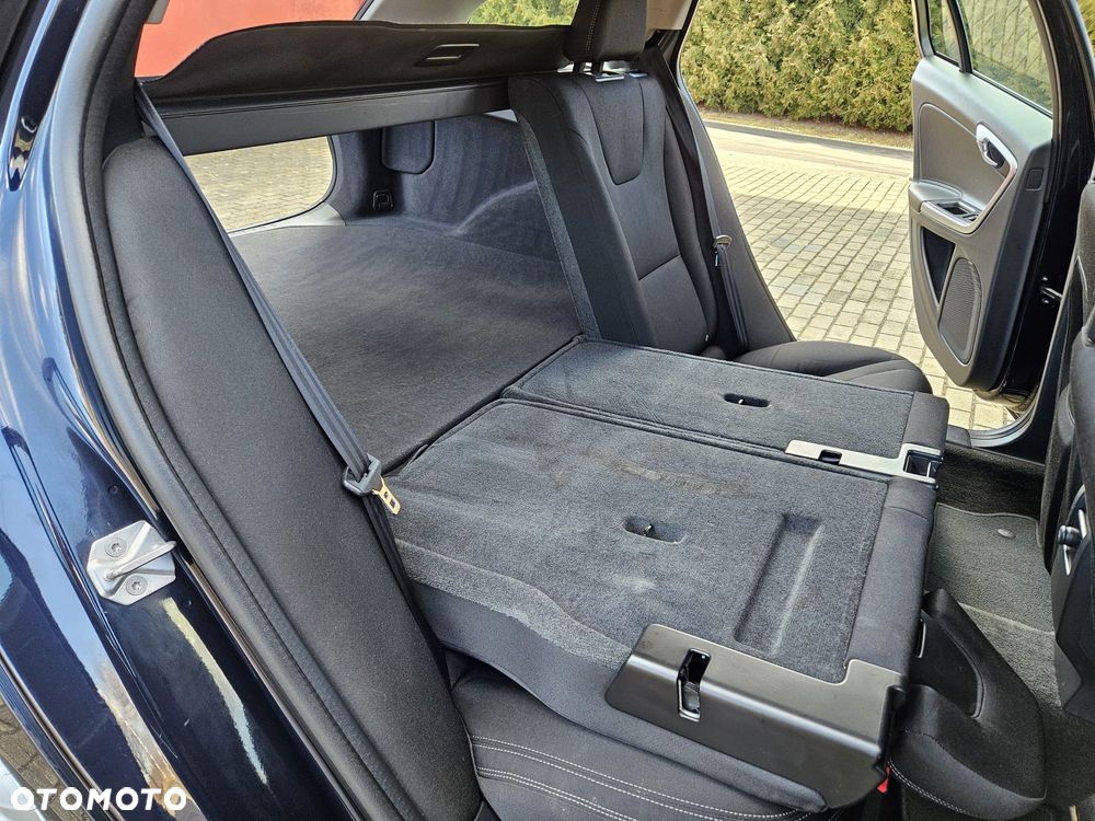 Volvo V60 D4 Momentum - 30