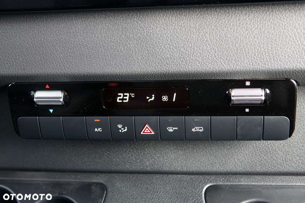 Mercedes-Benz Sprinter - 14