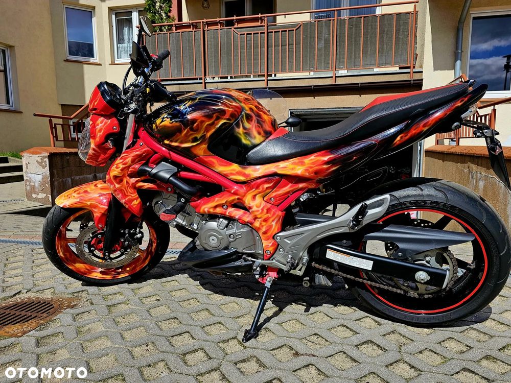 Suzuki Gladius - 2