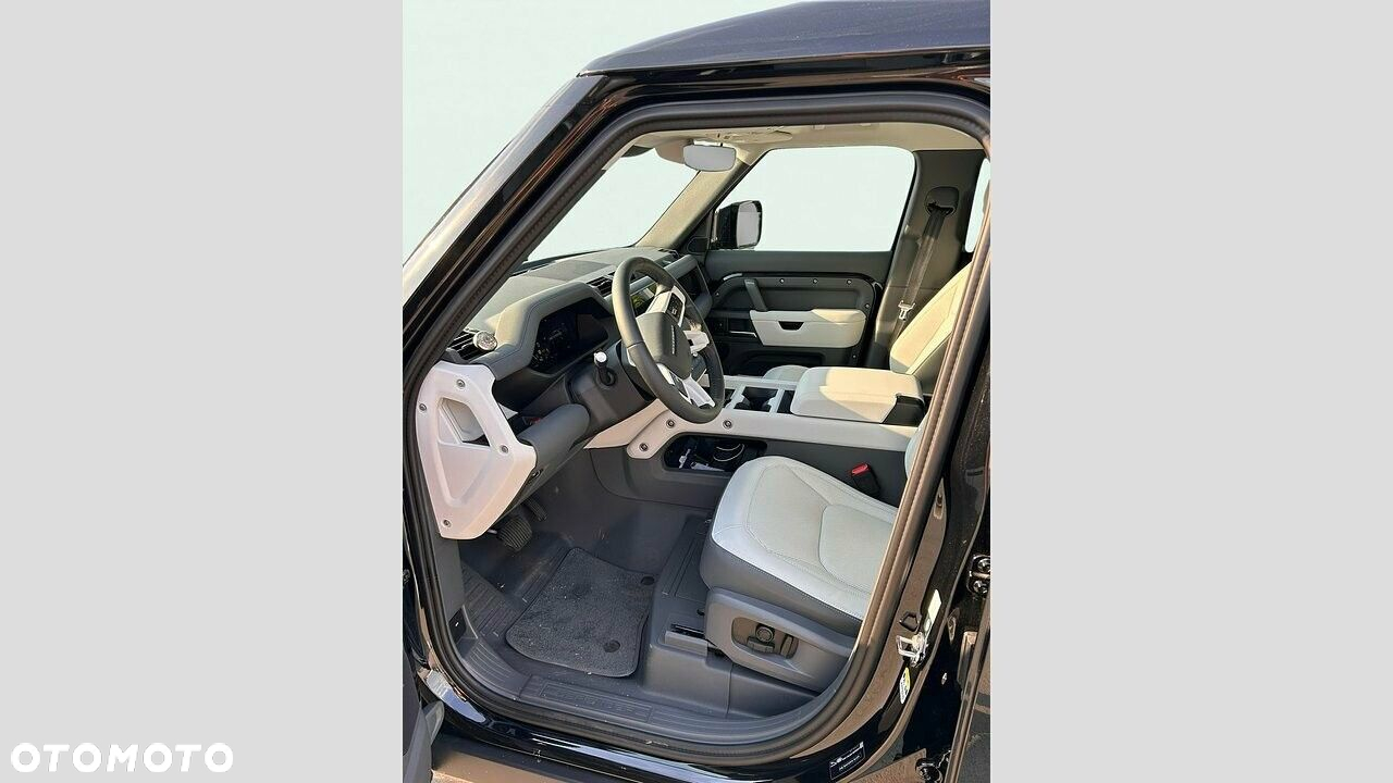 Land Rover Defender - 9