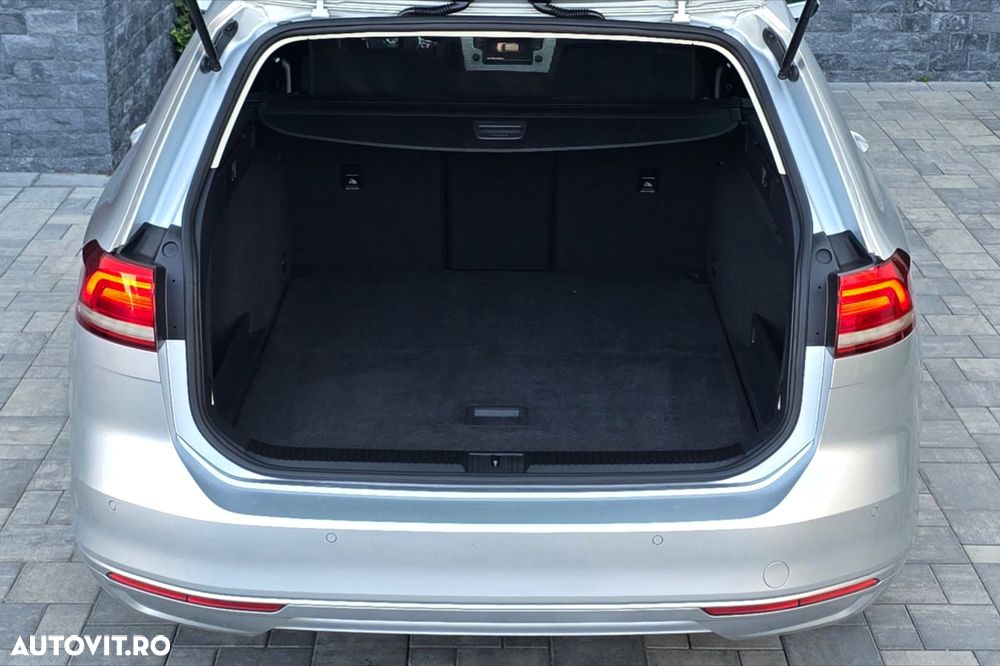 Volkswagen Passat 2.0 TDI Comfortline - 23