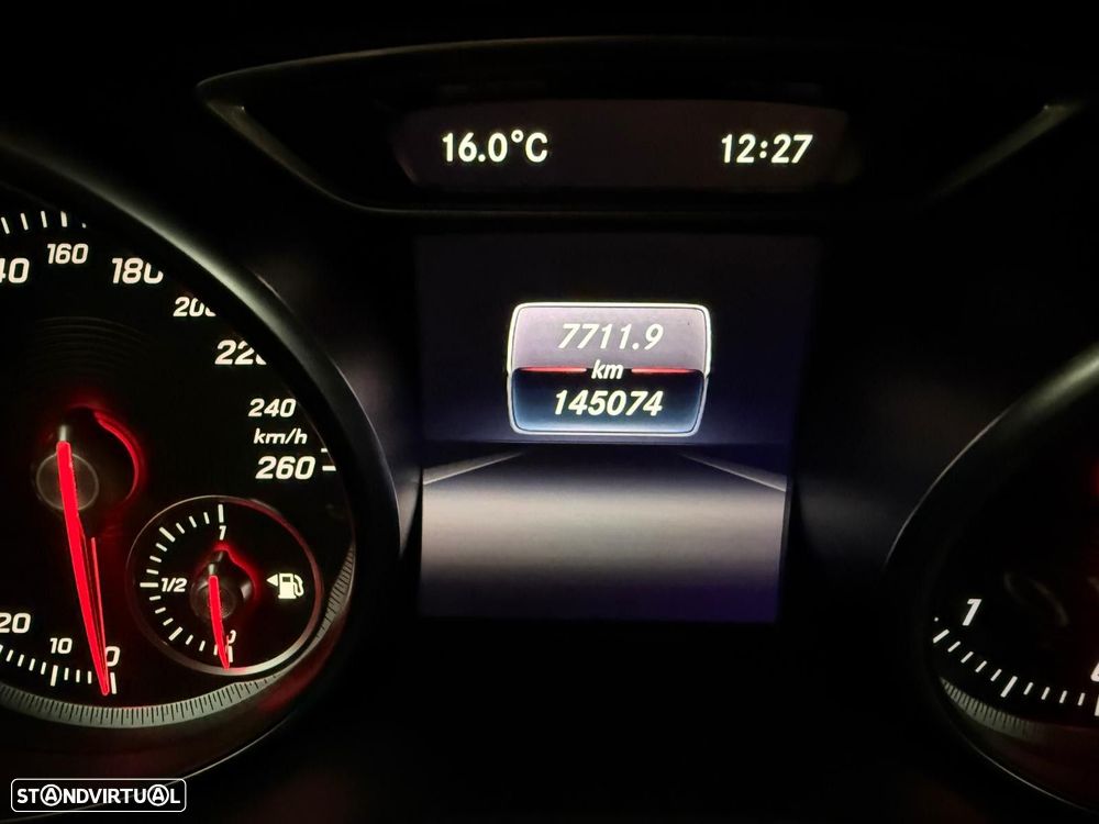 Mercedes-Benz CLA 180 d Shooting Brake - 16