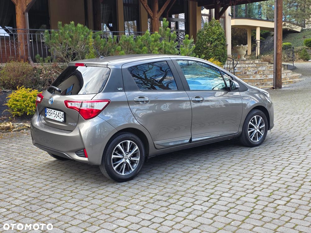 Toyota Yaris Hybrid 100 Premium - 34