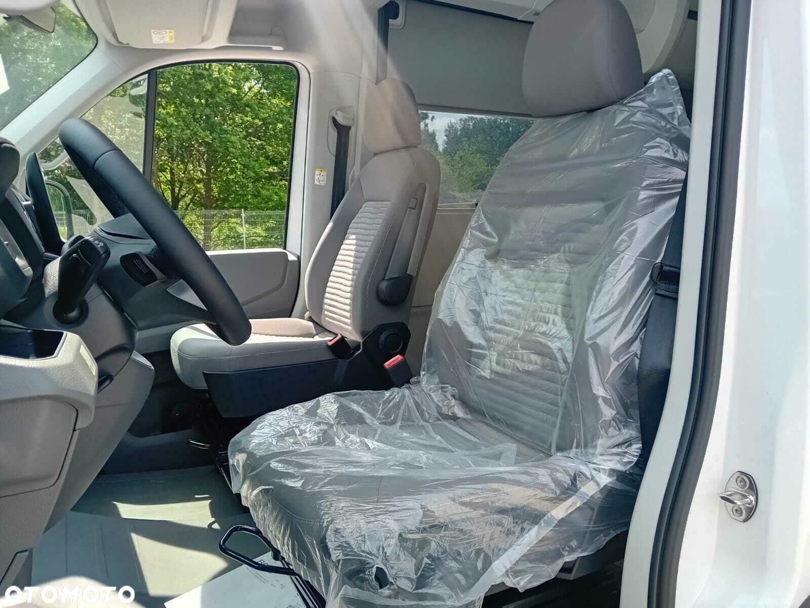 Volkswagen Grand California - 11