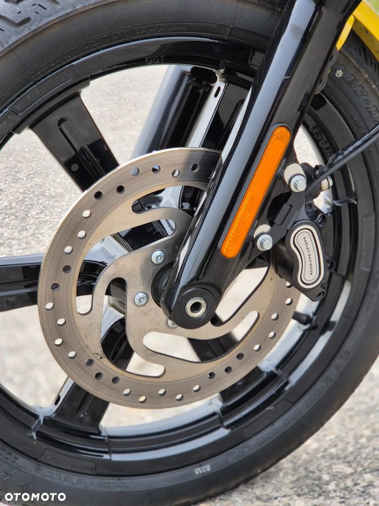 Harley-Davidson Softail Street Bob - 15