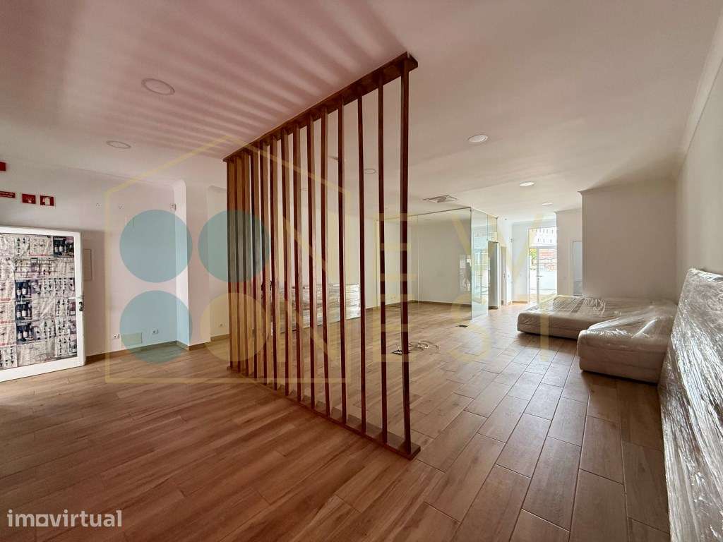 Loja Remodelada para arrendamento com terraço e parqueamento | Zona... - Grande imagem: 4/18
