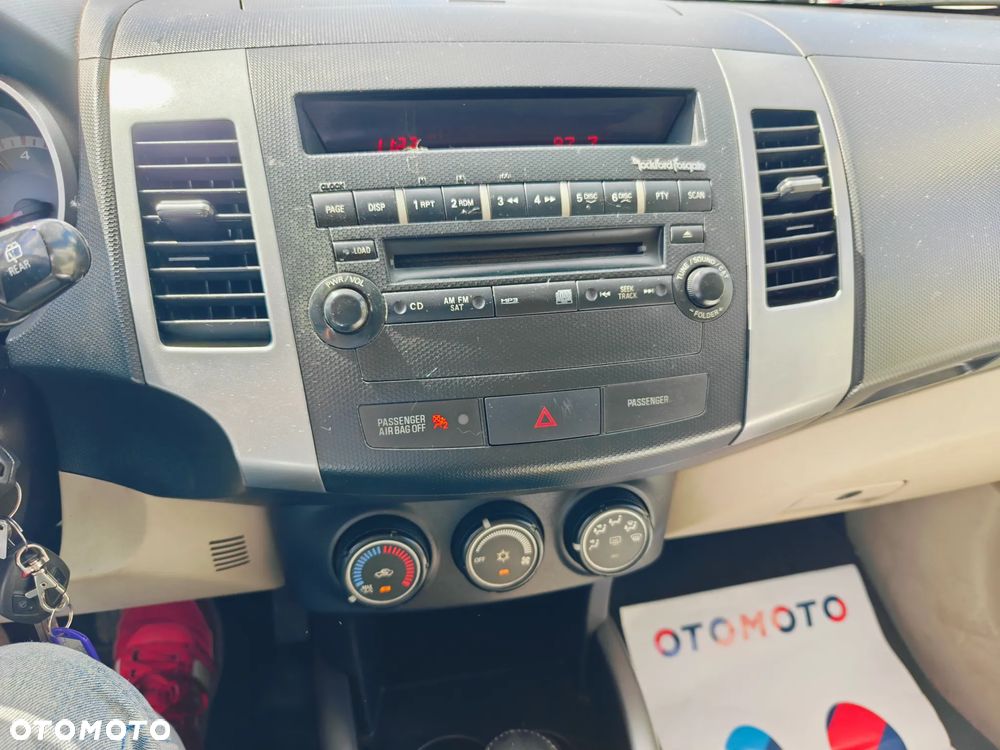 Mitsubishi Outlander 3.0 V6 XLS - 22