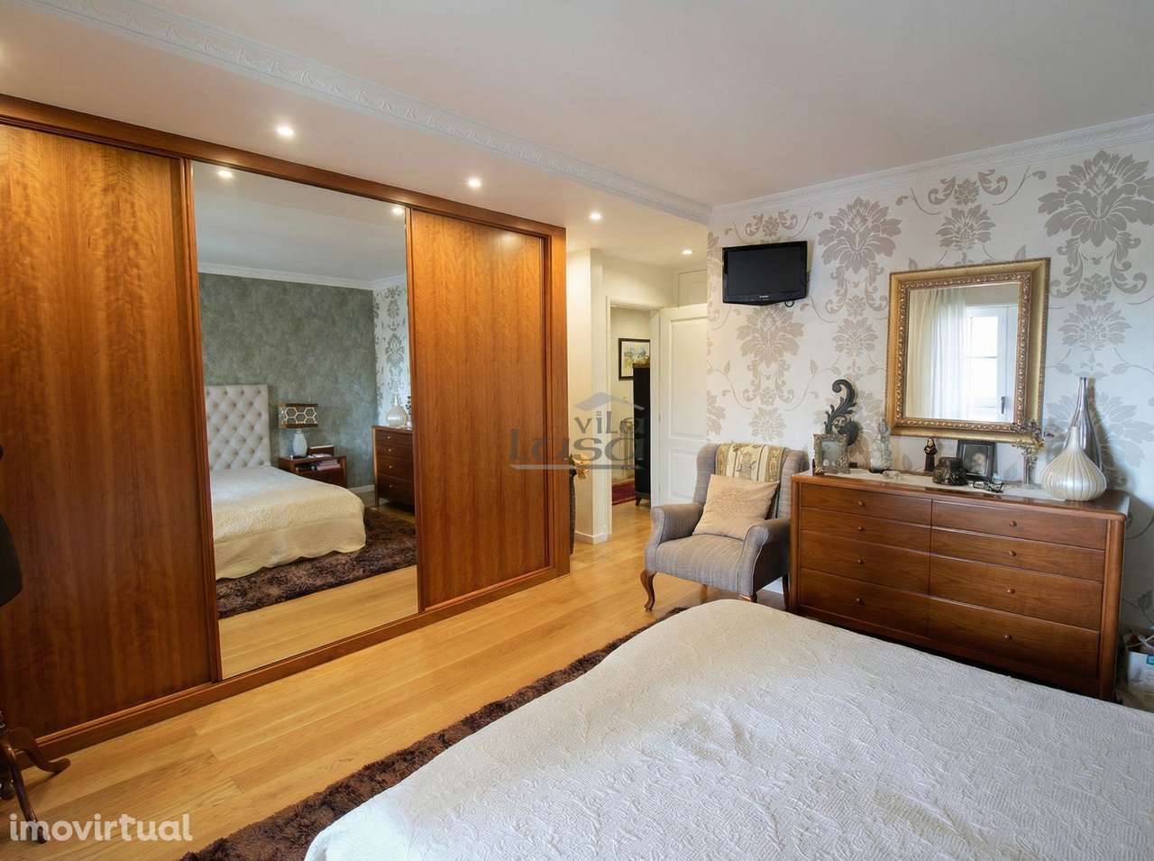 Oportunidade Imperdível! Moradia 4 Frentes com Jardim T5, 2 suítes ... - Grande imagem: 2/25