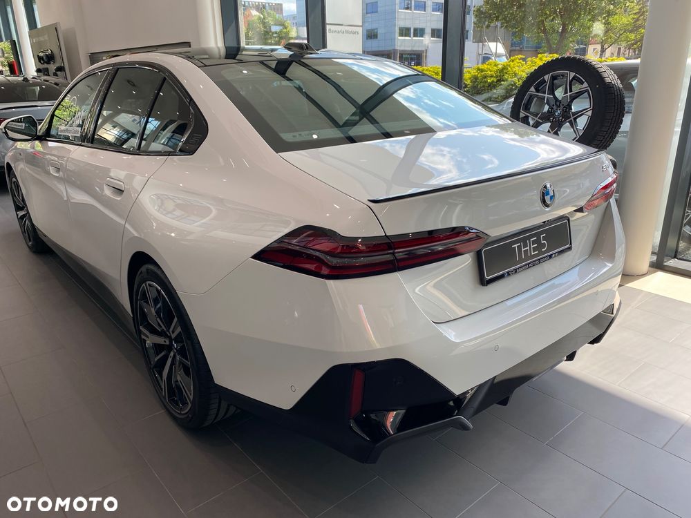 BMW Seria 5 520i mHEV M Sport - 2