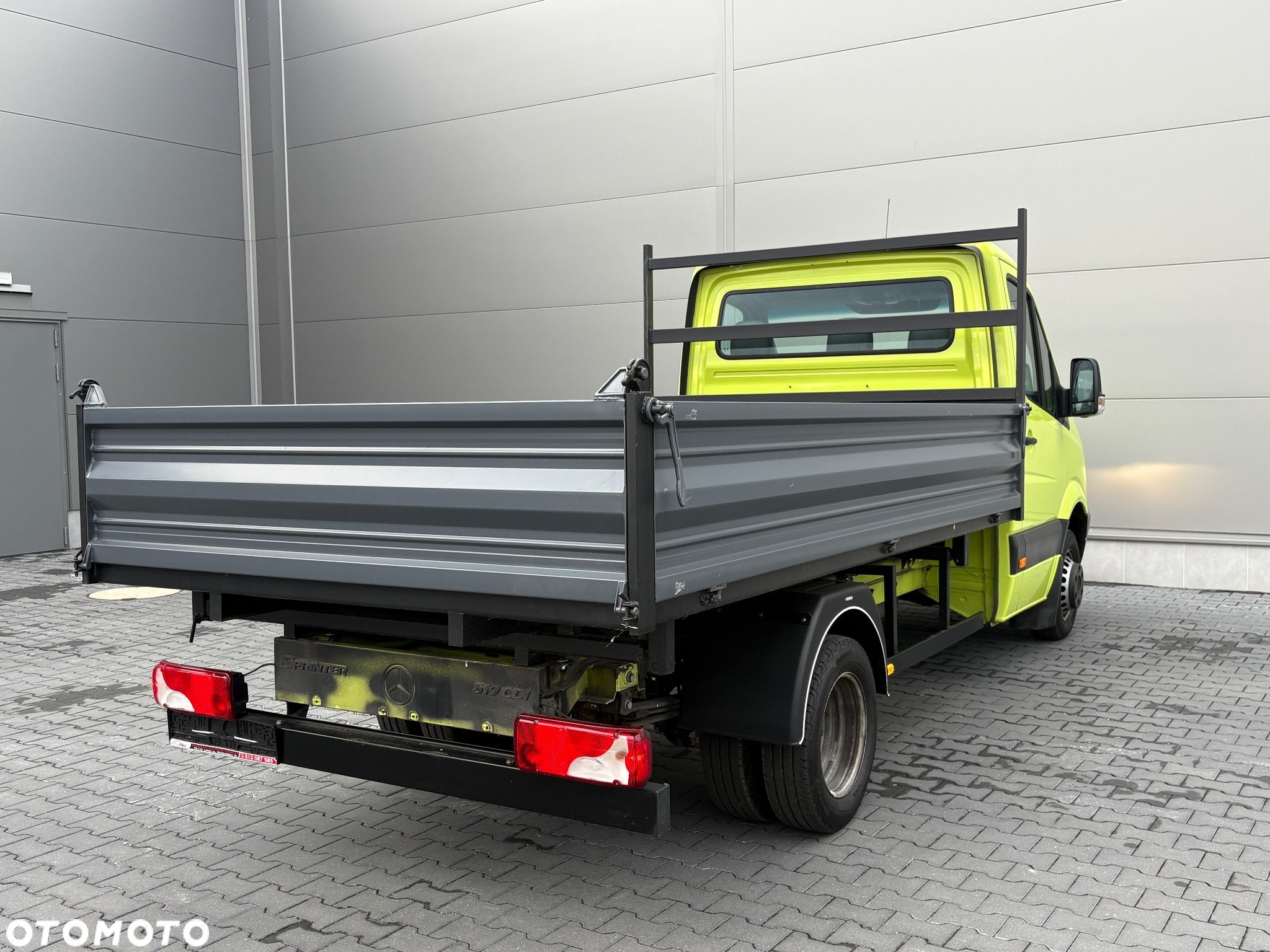Mercedes-Benz Sprinter - 4