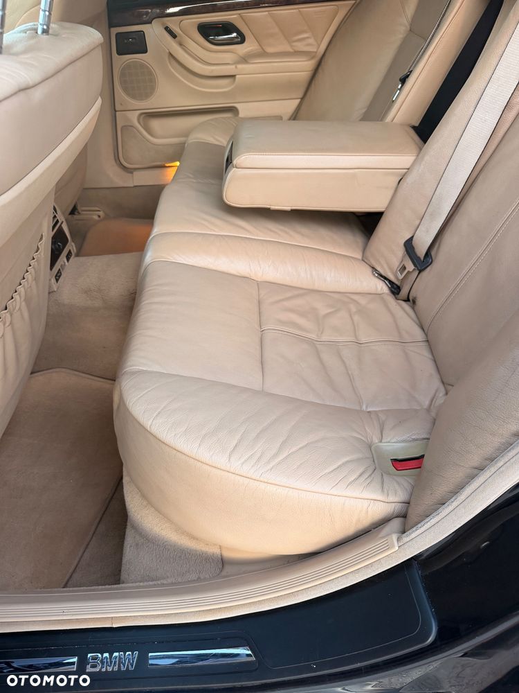 BMW Seria 7 728i L - 26