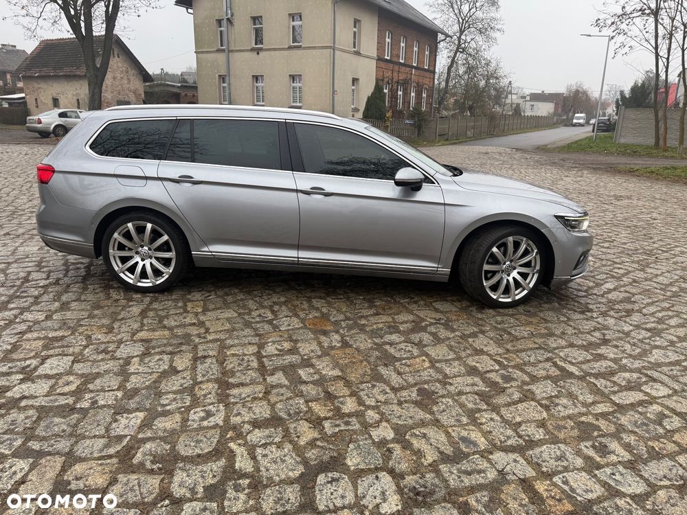 Volkswagen Passat - 1