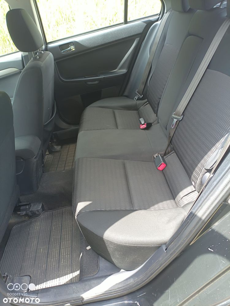 Mitsubishi Lancer 1.6 Invite - 12