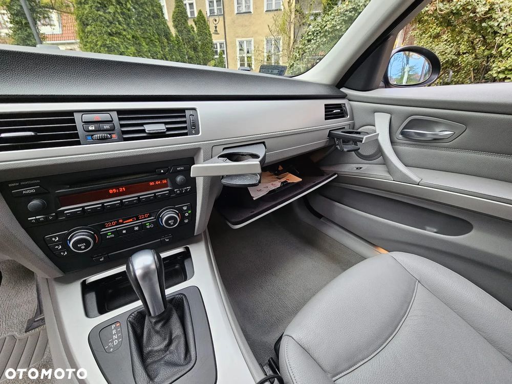 BMW Seria 3 318i - 24