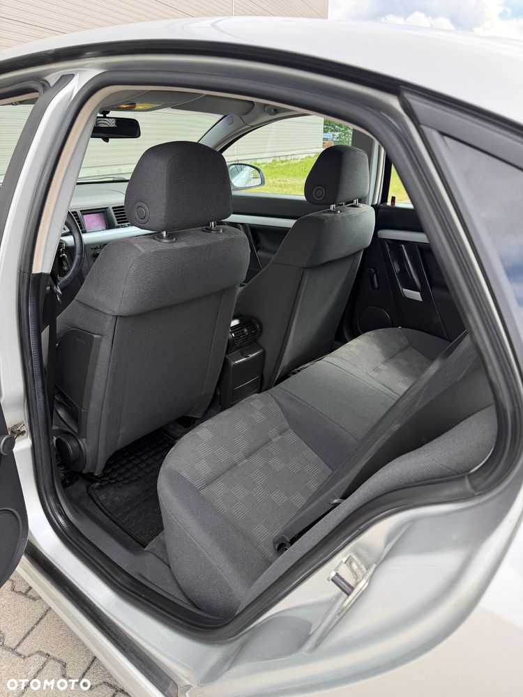 Opel Vectra 2.2 CDX - 30