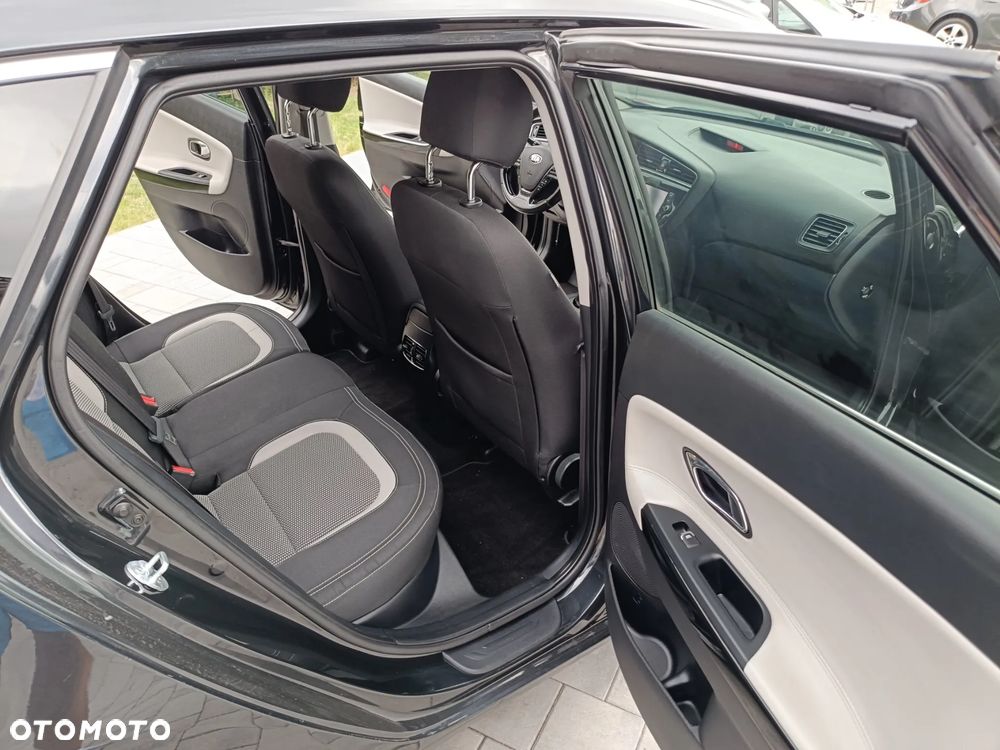 Kia Ceed - 16