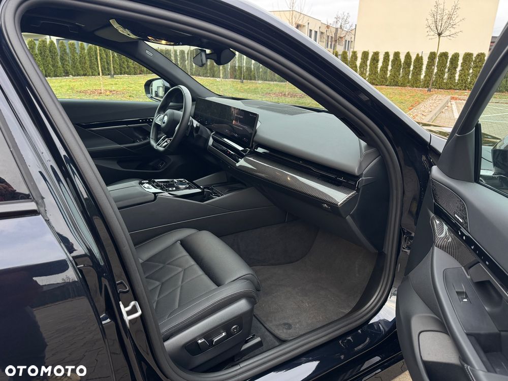 BMW Seria 5 520d M Sport - 11