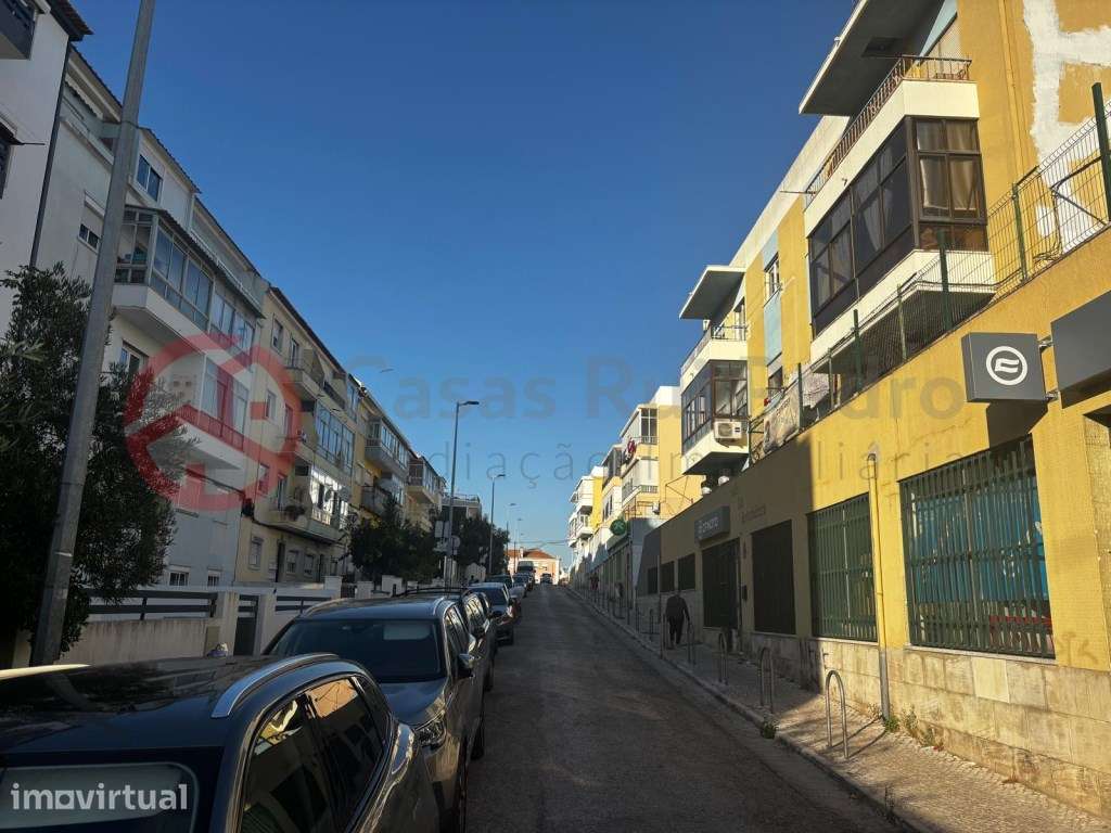 Prédio em propriedade total a necessitar de obras no centro da Almada - Grande imagem: 4/14