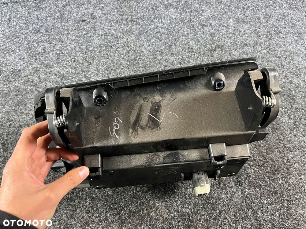 nissan note e12 schowek pasażera europa 68560 3VV0A - 5