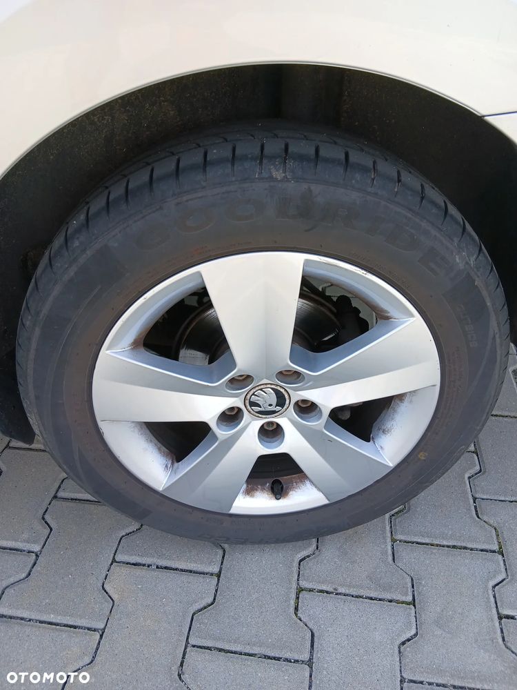 Skoda RAPID 1.2 TSI Ambition - 17
