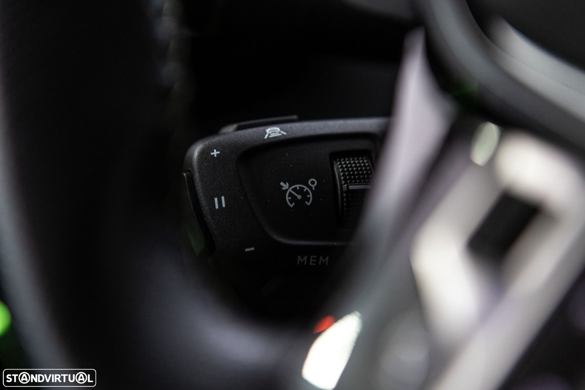 Peugeot e-2008 50 kWh GT - 16