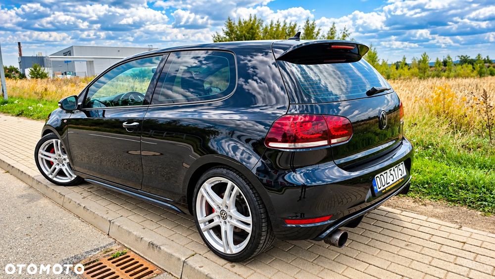 Volkswagen Golf 2010 photo 2