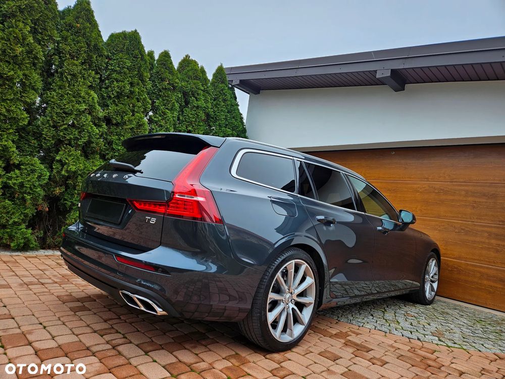 Volvo V60 T5 Geartronic Momentum Pro - 1