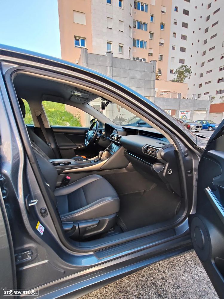 Lexus IS 300H Executive - 4