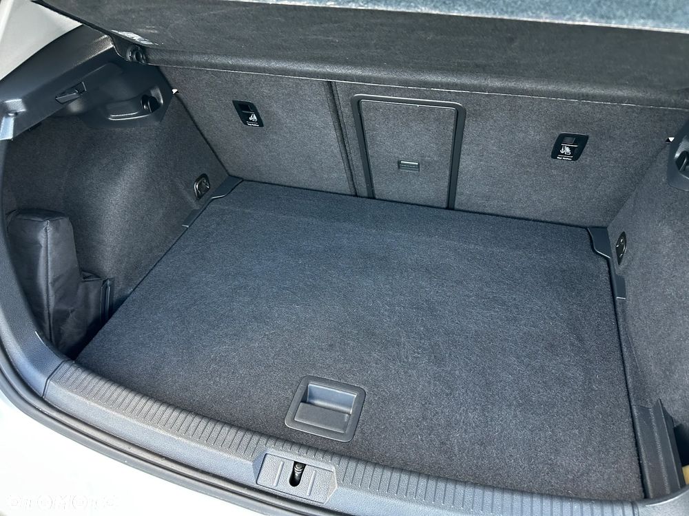 Volkswagen Golf - 28