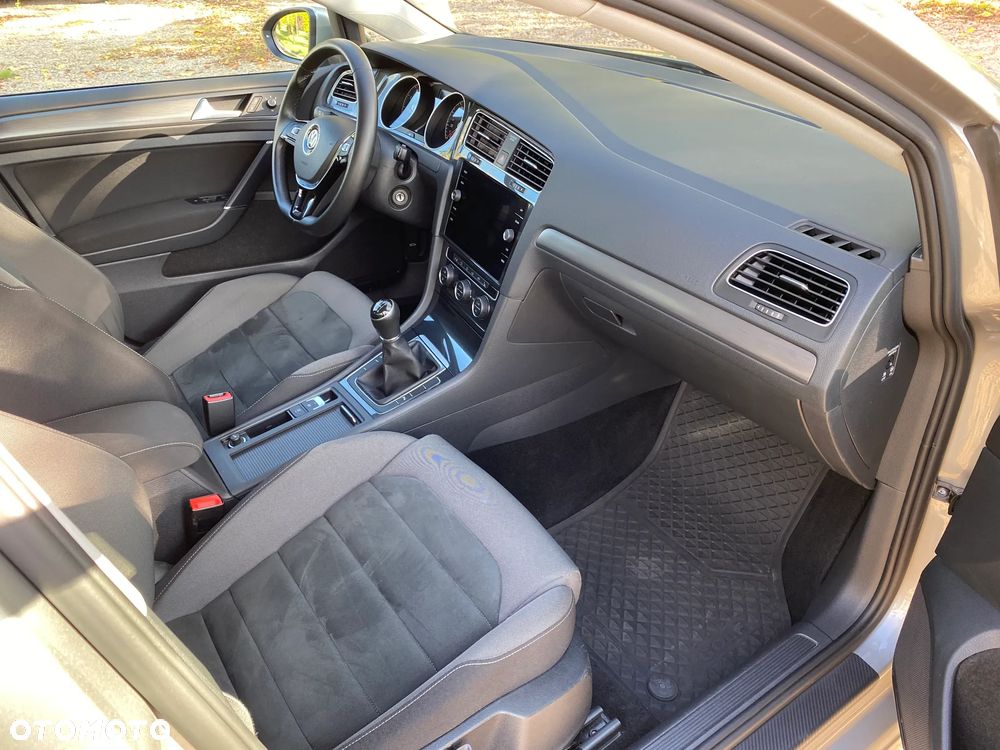 Volkswagen Golf 1.5 TSI BMT Comfortline - 23