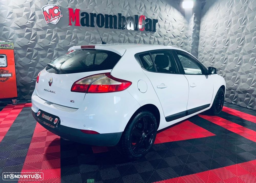 Renault Mégane 1.5 dCi Dynamique - 4