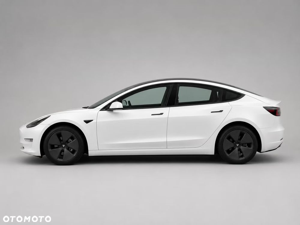 Tesla Model 3 - 4