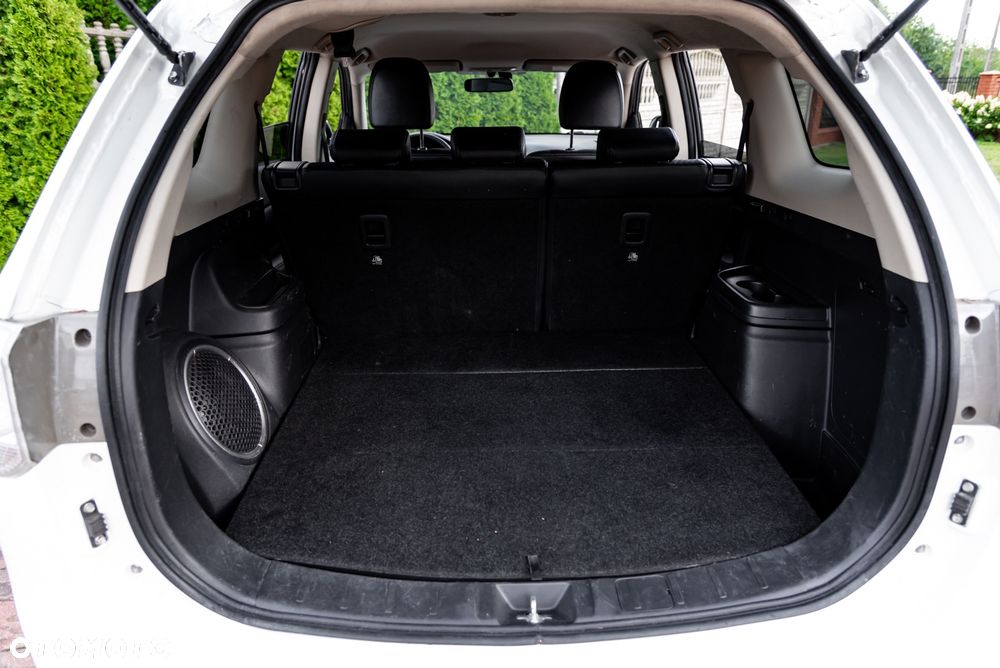 Mitsubishi Outlander Instyle NAVI + - 21