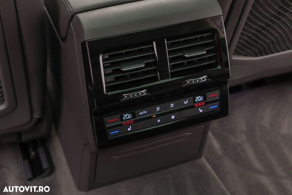 Volkswagen Touareg 3.0 V6 e-Hybrid 4Motion Aut. Elegance - 25