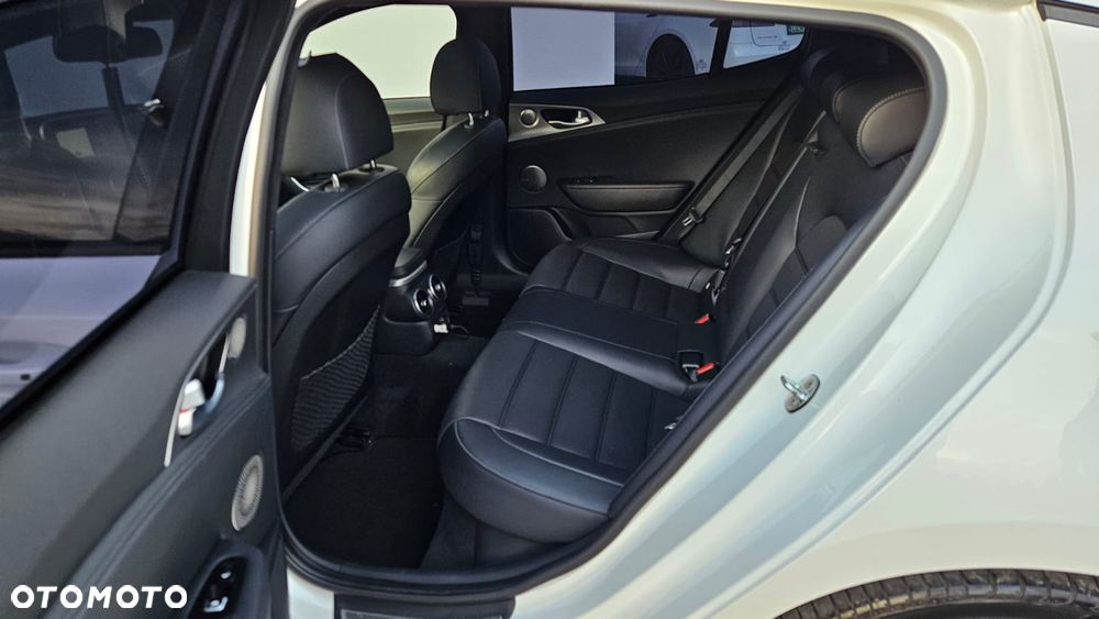 Kia Stinger 3.3 T-GDI AWD GT - 30