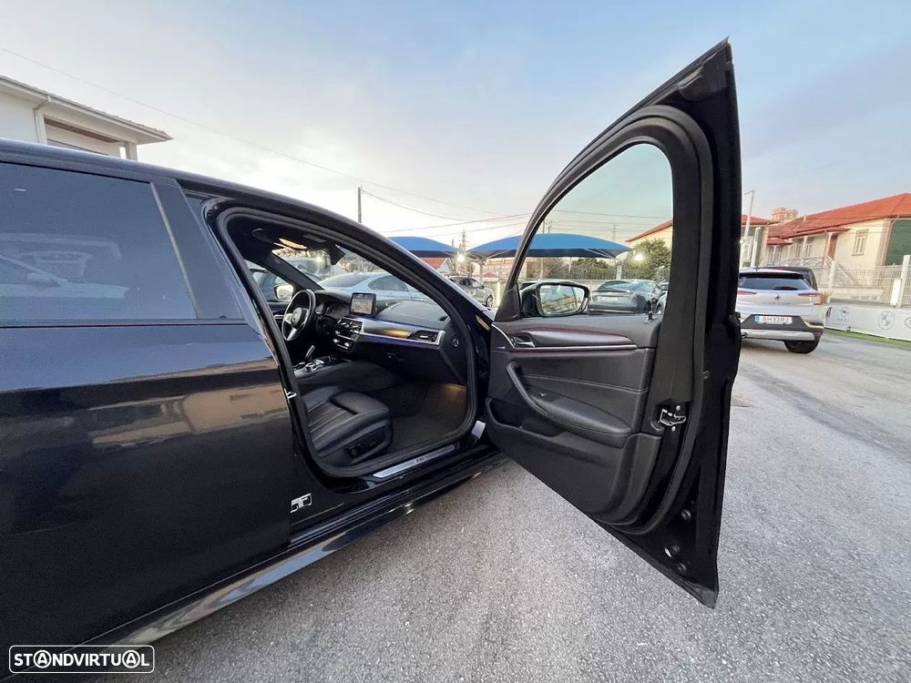 BMW 520 d Pack Desportivo M Auto - 29